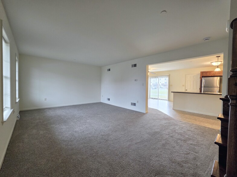 Building Photo - 14 Gable Dr