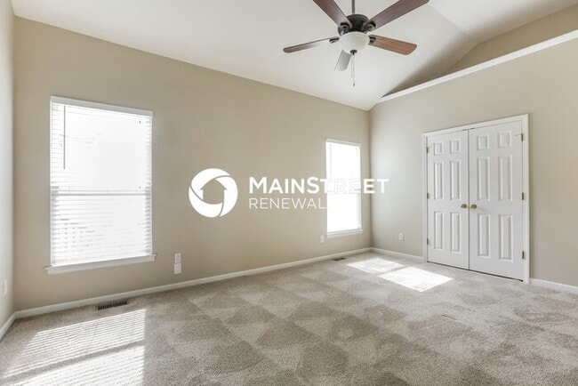 Building Photo - 5 Bedroom Pet-Friendly Home in Independence, MO with Main Street Renewal