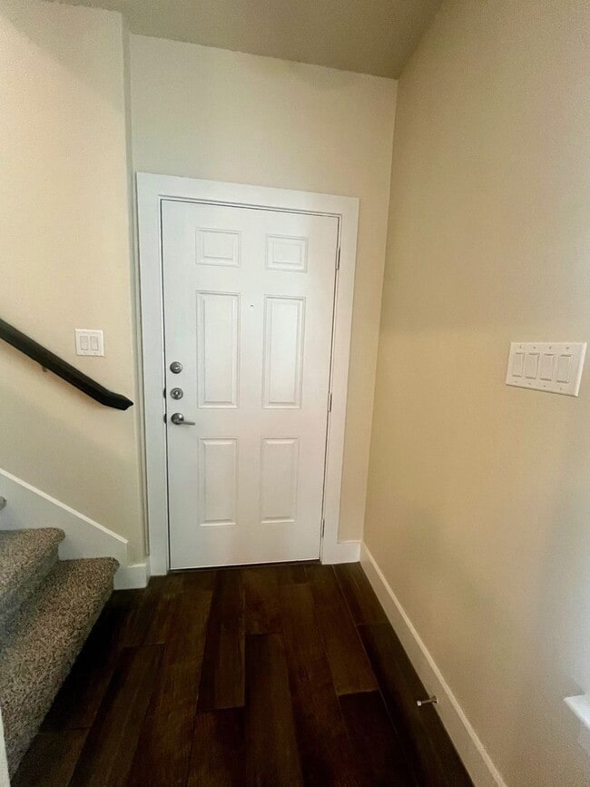 Building Photo - Fabulous Townhome Located minutes to Gruene and Downtown New Braunfels!