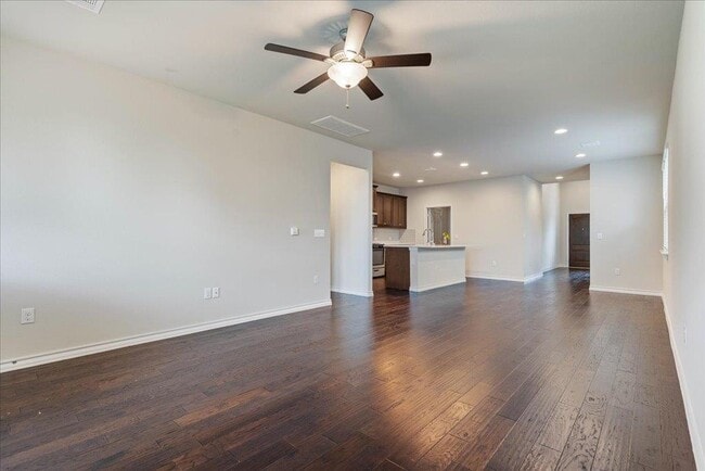 Building Photo - 7617 Saginaw Dr