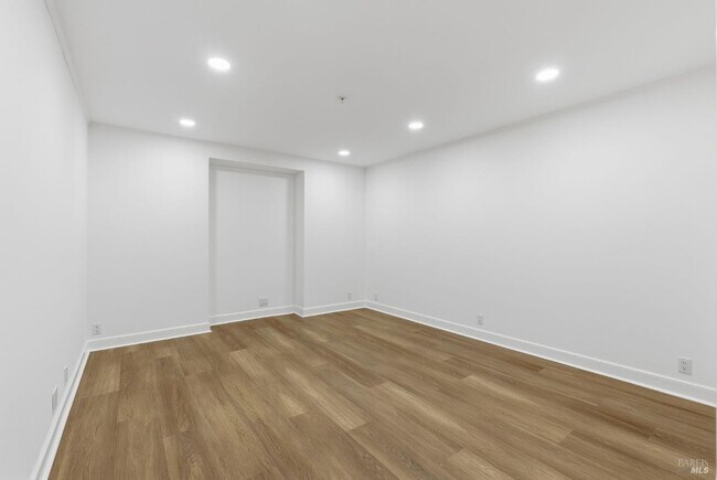 Building Photo - 309 Melrose Ave