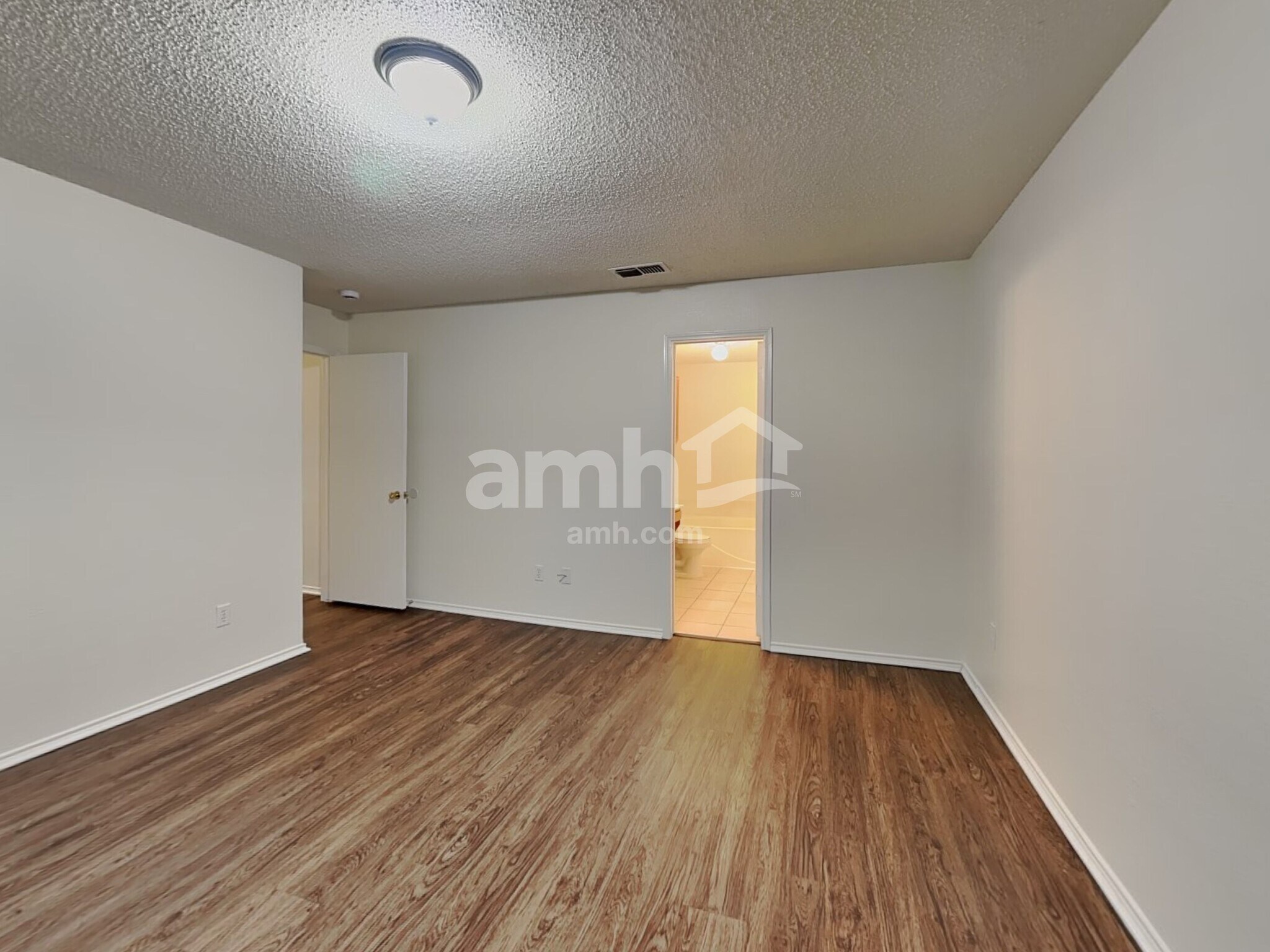 Building Photo - 10236 Westward Dr