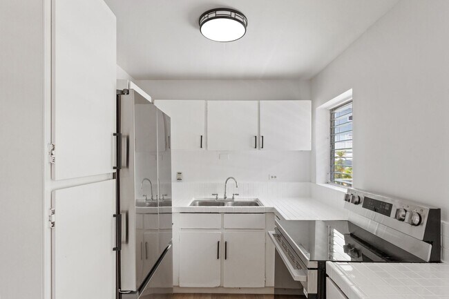 Building Photo - Ocean View Makiki Condo Near Queens & Downtown Honolulu
