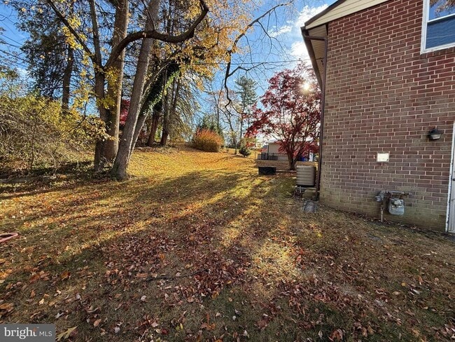 Building Photo - 6 Grove Ln