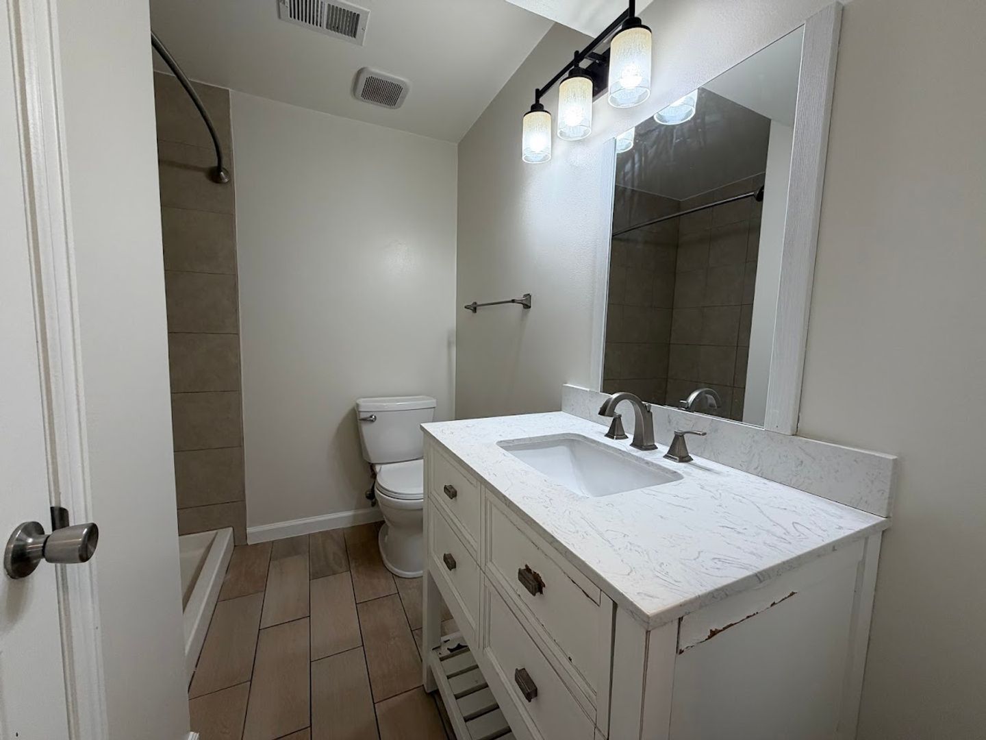 Building Photo - 2406 Bowen St