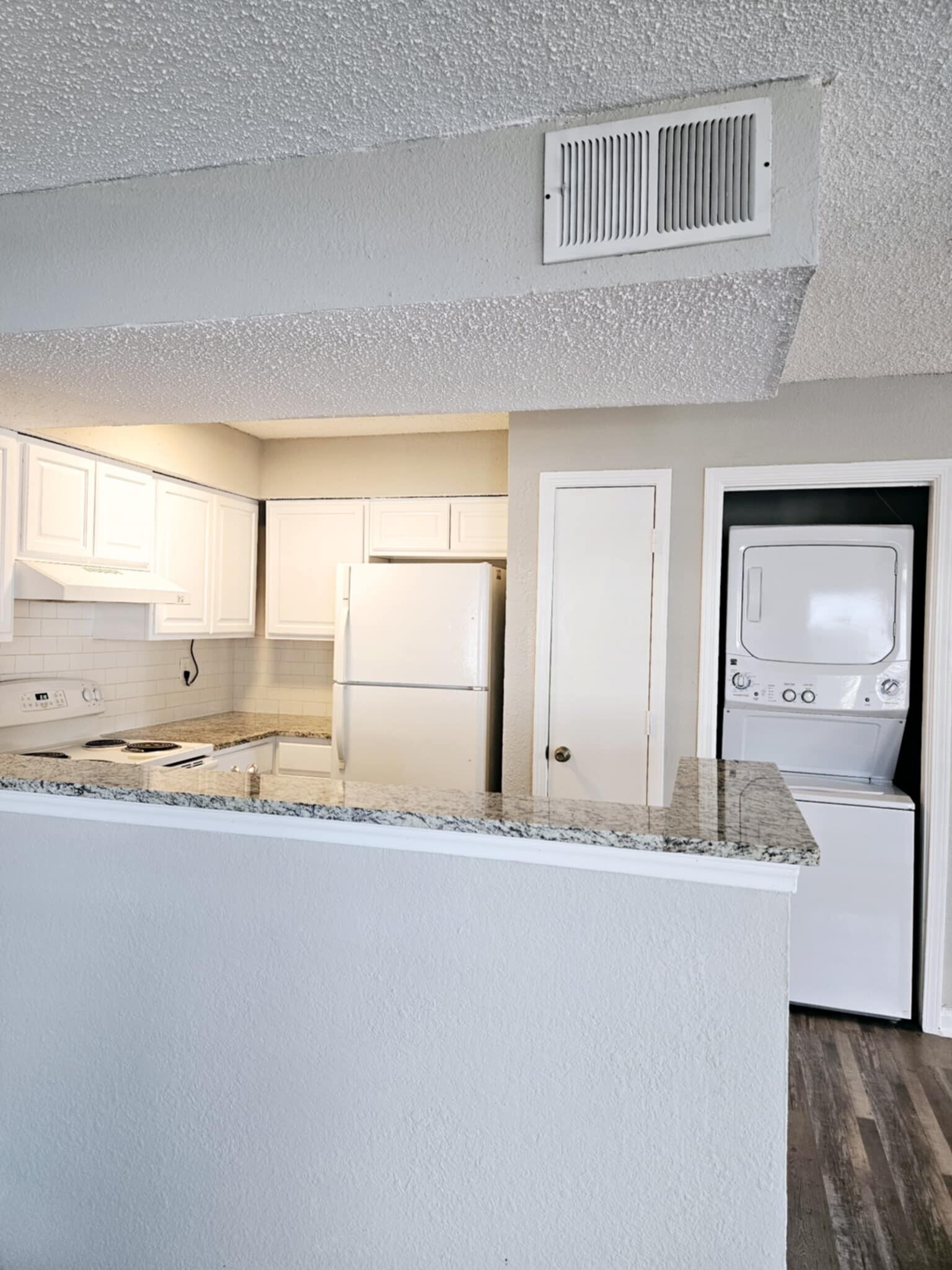 Building Photo - 3406 Country Club Dr W