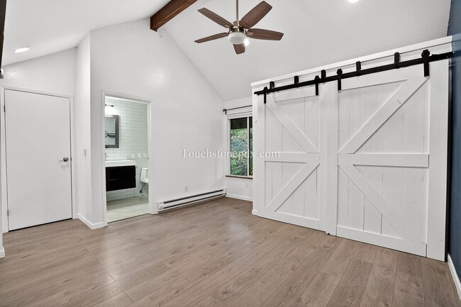 Building Photo - Updated 1BD/1BA Condo in Portland’s West Hills w/ Carport & Private Balcony