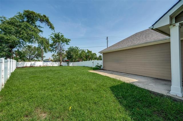 Building Photo - 9801 Cedarcrest Dr