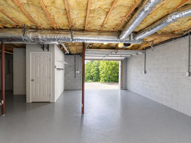 Building Photo - 994 Bobcat Dr