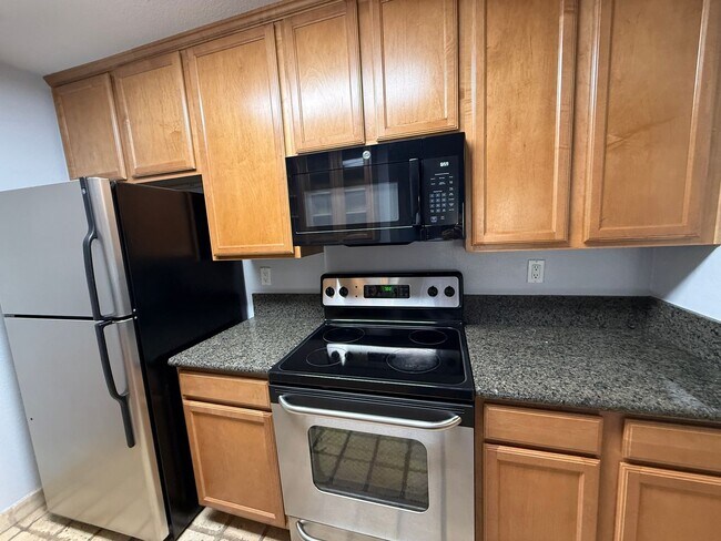 Building Photo - Spacious and Modern 2BR Condo in UTC, San Diego