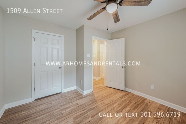 Building Photo - 1509 Allen St