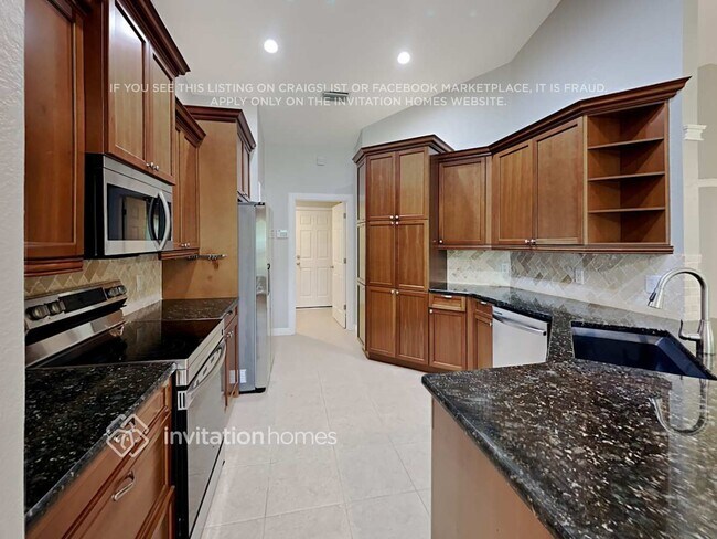 Building Photo - 433 Japura St
