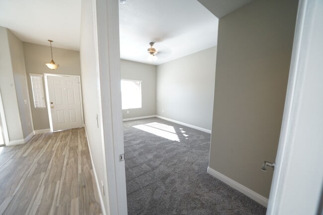 Building Photo - SHOWINGS AVAILABLE NOW