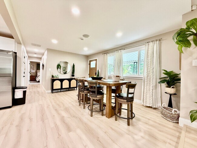 Building Photo - Brand new remodeled home in Monroe!