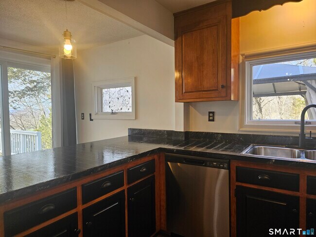 Building Photo - 932 Saybrook Rd