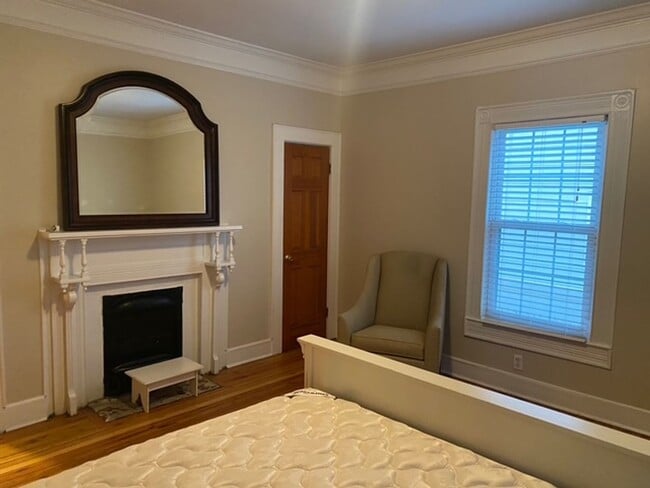 Building Photo - 3 Bedroom 2.5 Bath Townhome in Downtown Greenville and Near the Hampton Pinckney Historic District