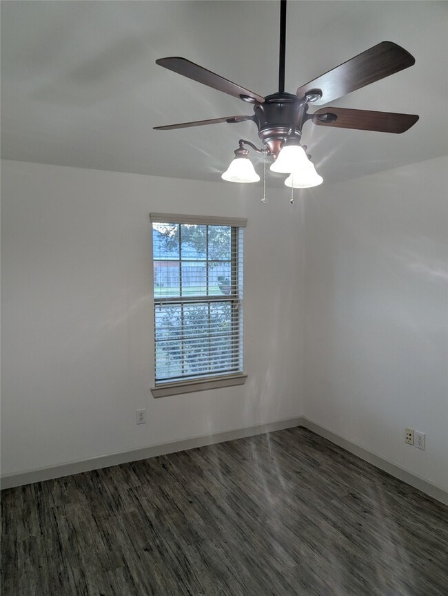 Building Photo - 3651 Raintree Village Dr