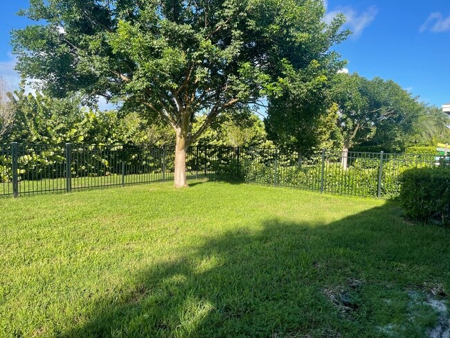 Building Photo - 1343 NE White Pine Terrace