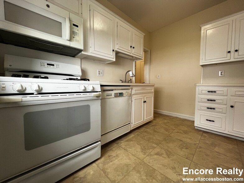 Building Photo - 105 Longwood Ave