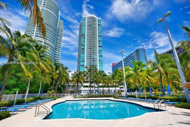 Building Photo - 2101 Brickell Ave