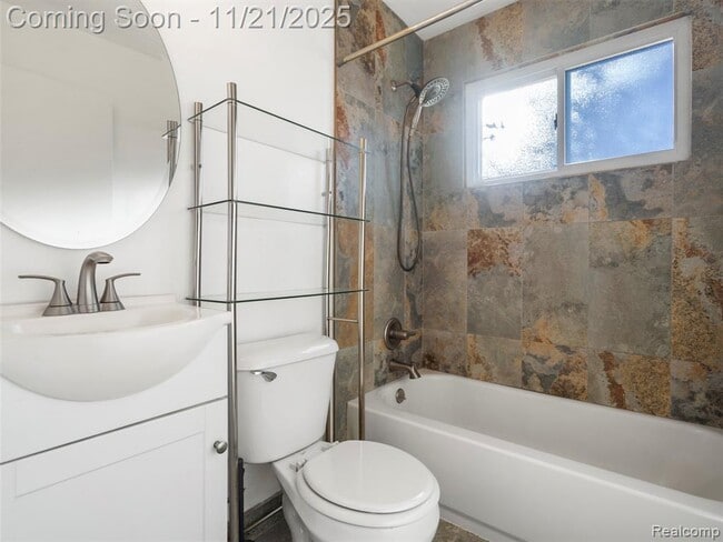 Building Photo - 1320 E Goulson Ave