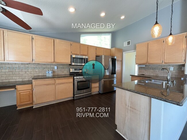 Building Photo - DREAM RENTAL POOL HOME IN RIALTO!!