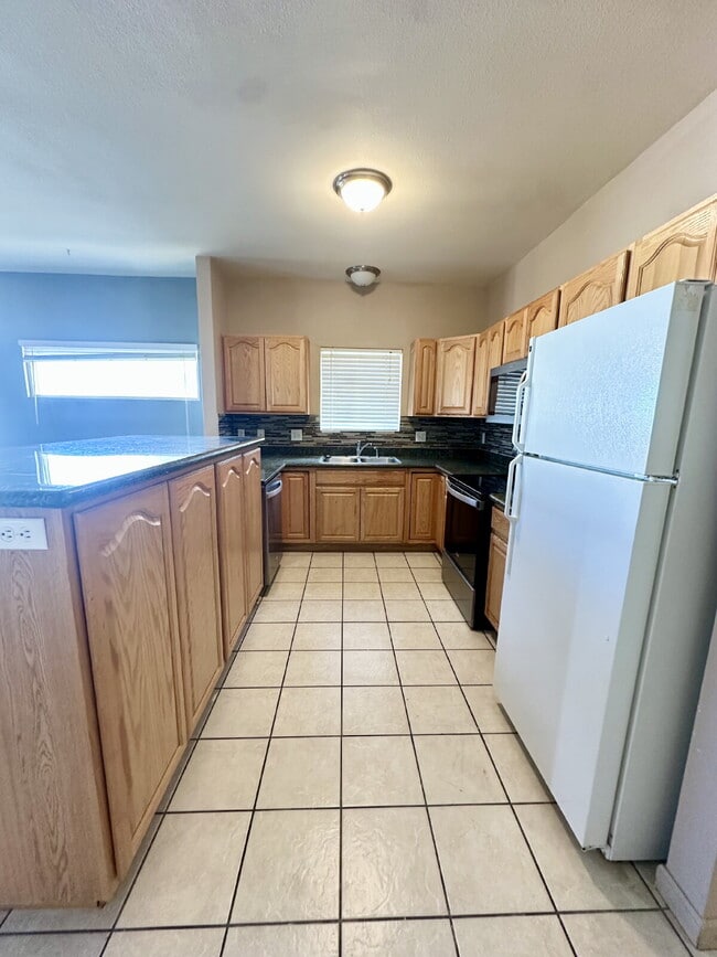 Building Photo - Charming Townhouse for Rent in Cheyenne, WY