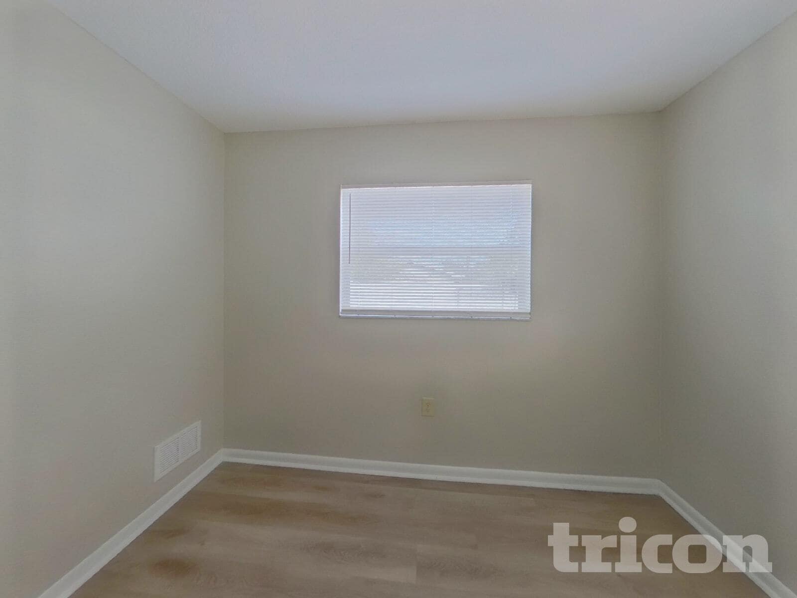 Building Photo - 2290 Colonial Dr