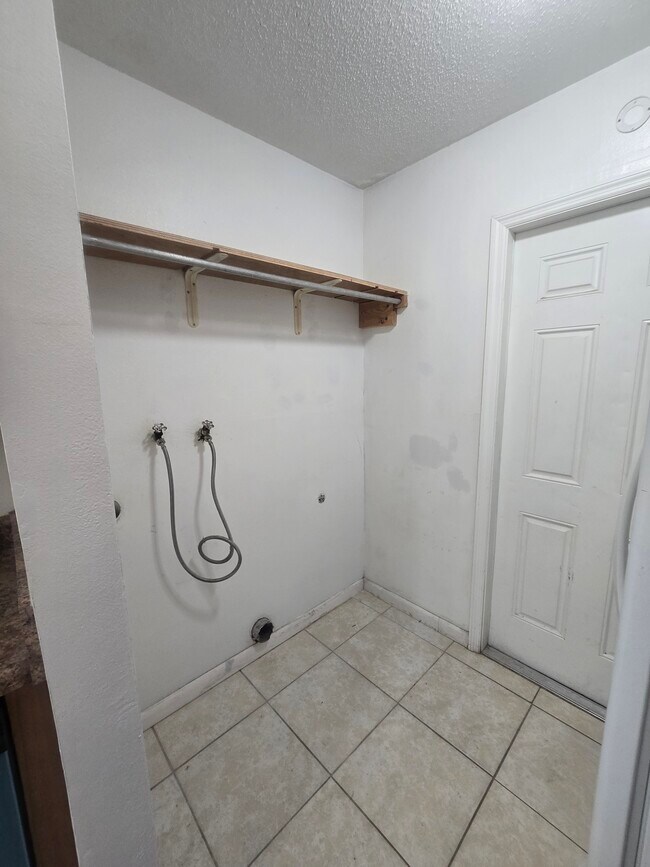 Building Photo - 9231 Antrim St