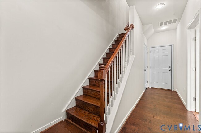 Building Photo - 3904 Village Townes Walk