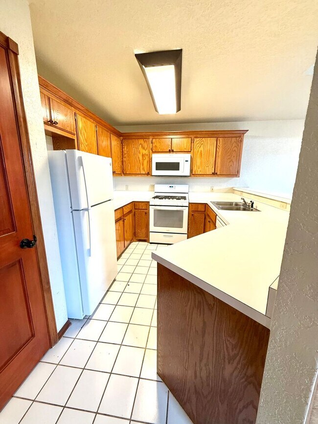 Building Photo - 3320-3322 Ridgecrest Cir