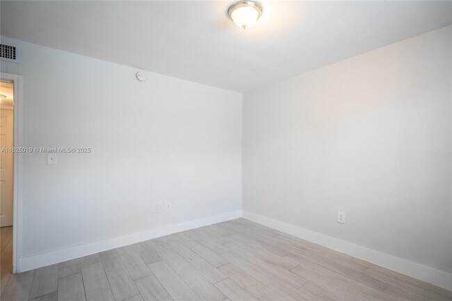 Building Photo - 465 NE 59th St