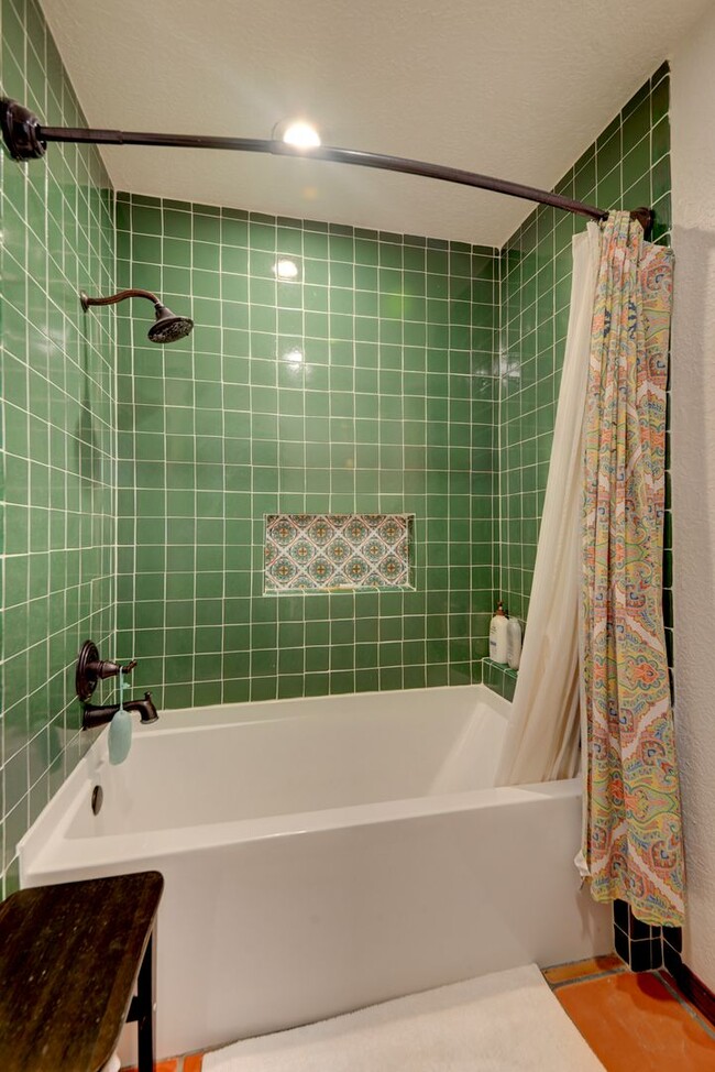 Building Photo - Stunning 4-Bedroom Albuquerque Foothill Ho...