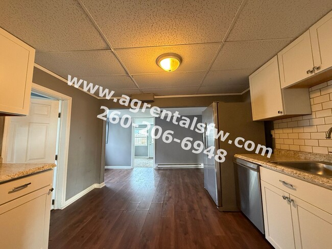 Building Photo - 3 Bedroom House - $300 off first month's rent