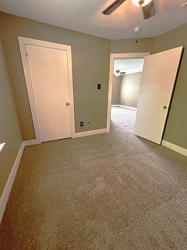 Building Photo - 6819 Kingwood Glen Dr
