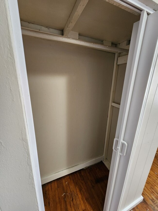 Building Photo - Spacious 3-Bedroom, 2-Bathroom Home AVAILABLE NOW!!