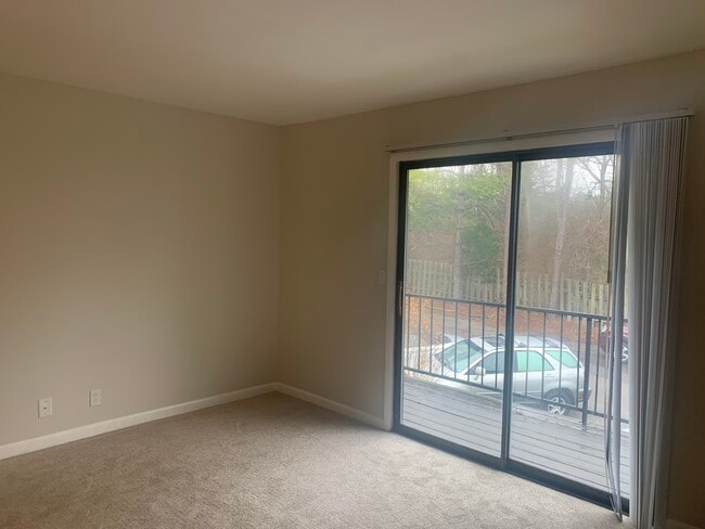 Building Photo - 420 Walton Ln