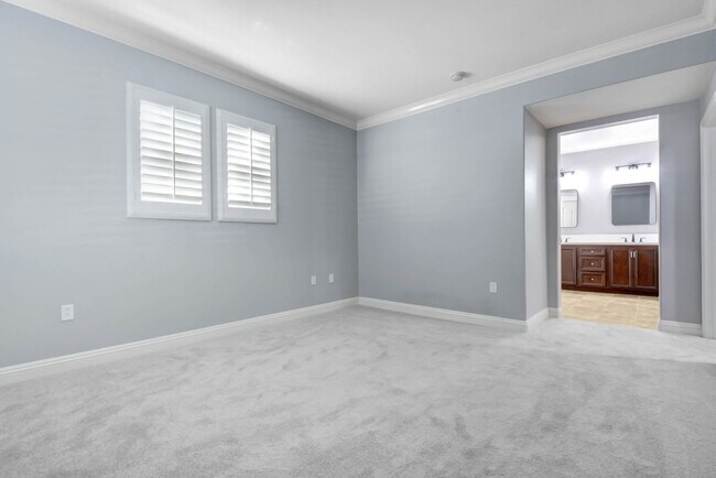 Building Photo - 8426 Flora Ln