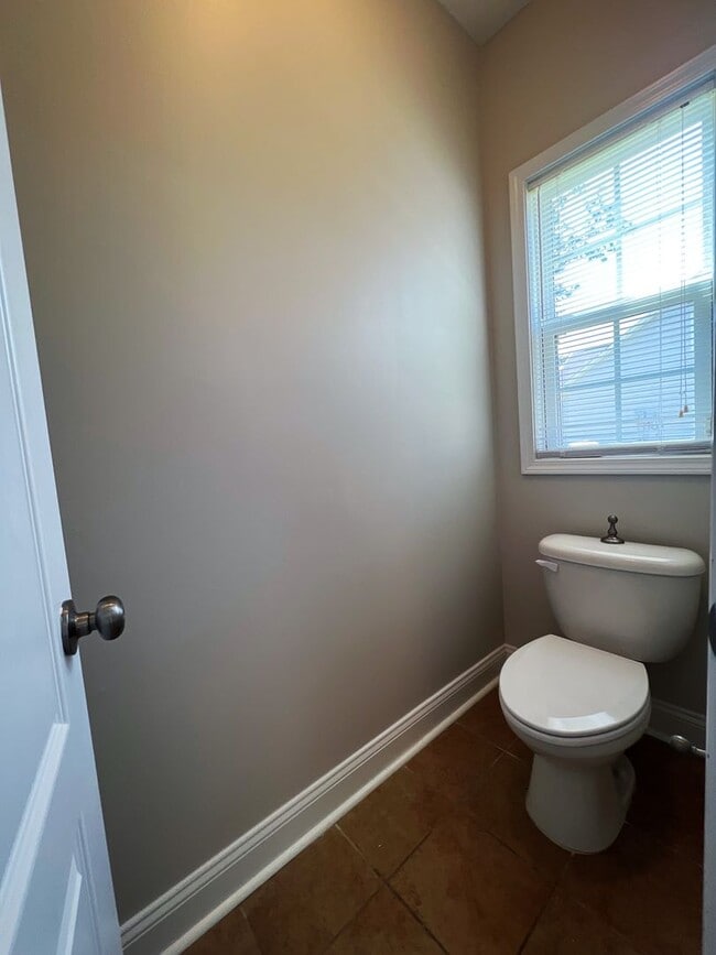 Building Photo - Country living in Grays Creek with proximi...