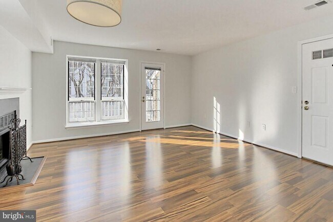 Building Photo - 2616-H S Arlington Mill Dr
