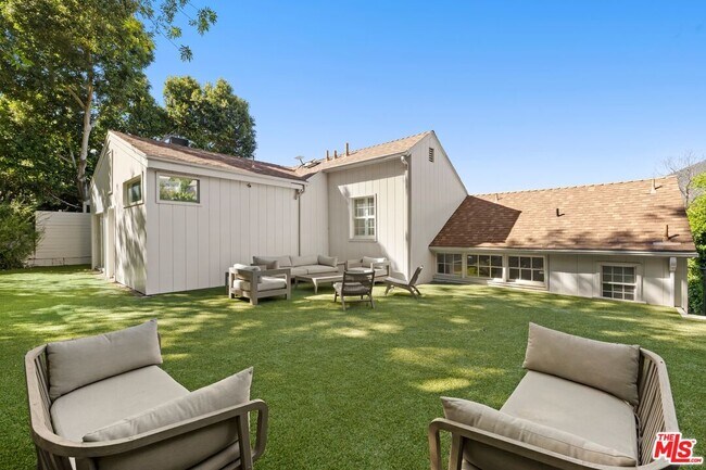 Building Photo - 3414 N Knoll Dr