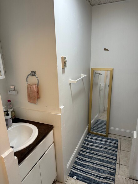 Building Photo - 417 Grand Blvd