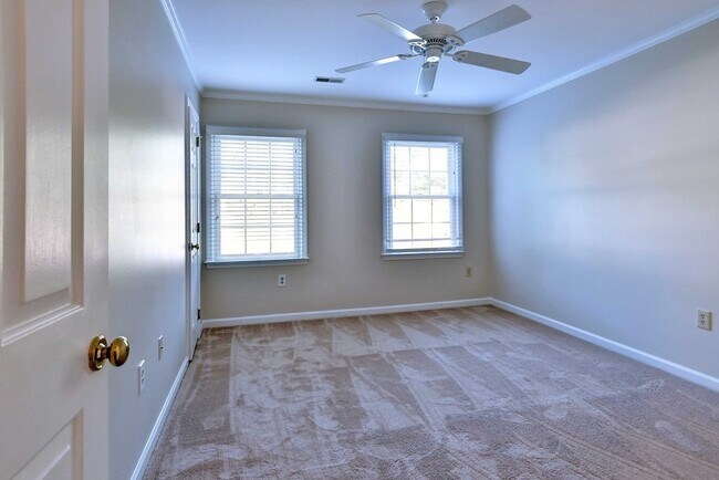 Building Photo - Beautiful Home on Quiet Cul-de-sac