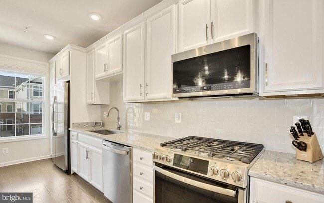 Building Photo - 23235 Milltown Knoll Square