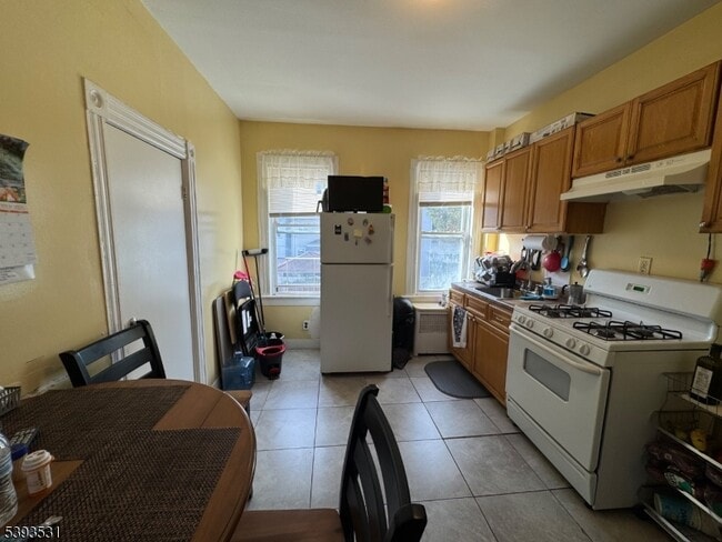 Building Photo - 712 E 27th St