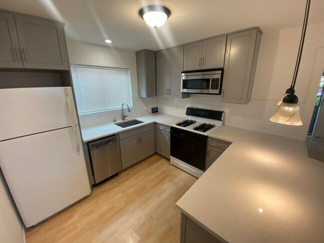 Building Photo - Charming Oakland Home in Desirable Neighborhood