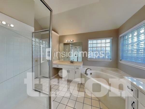 Building Photo - 709 W Park Dr