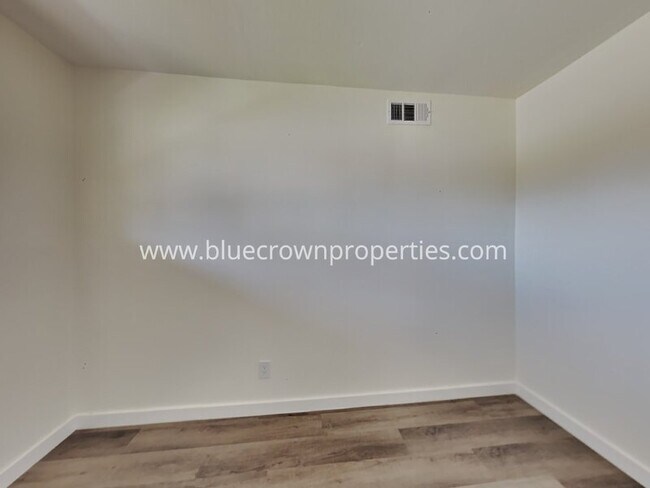 Building Photo - 2702 Wallin Dr
