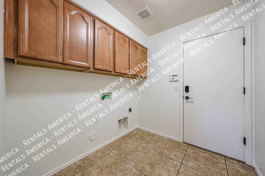 Building Photo - 9827 W Keyser Dr