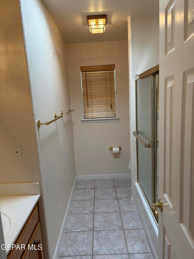 Building Photo - 320 Ave Mirador